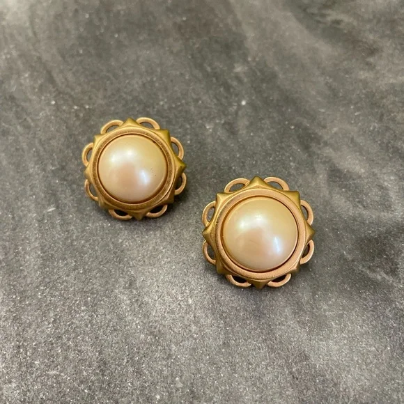 Vintage YSL Yves Saint Laurent Gold Pearl Earrings - Picture 17 of 17